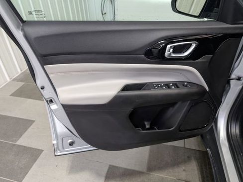 Used 2025 Jeep Compass Limited AWD/4WD image 12