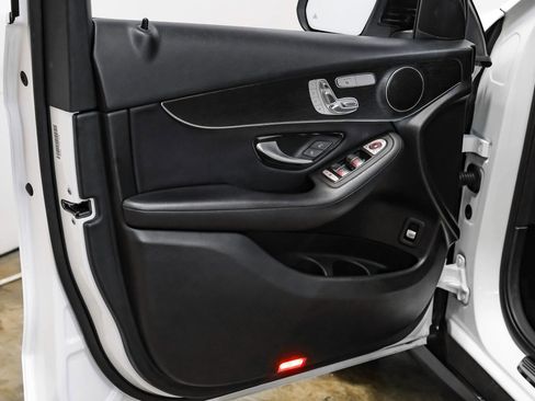 Used 2020 Mercedes-Benz GLC 300 w/ Parking Assistance Package image 30