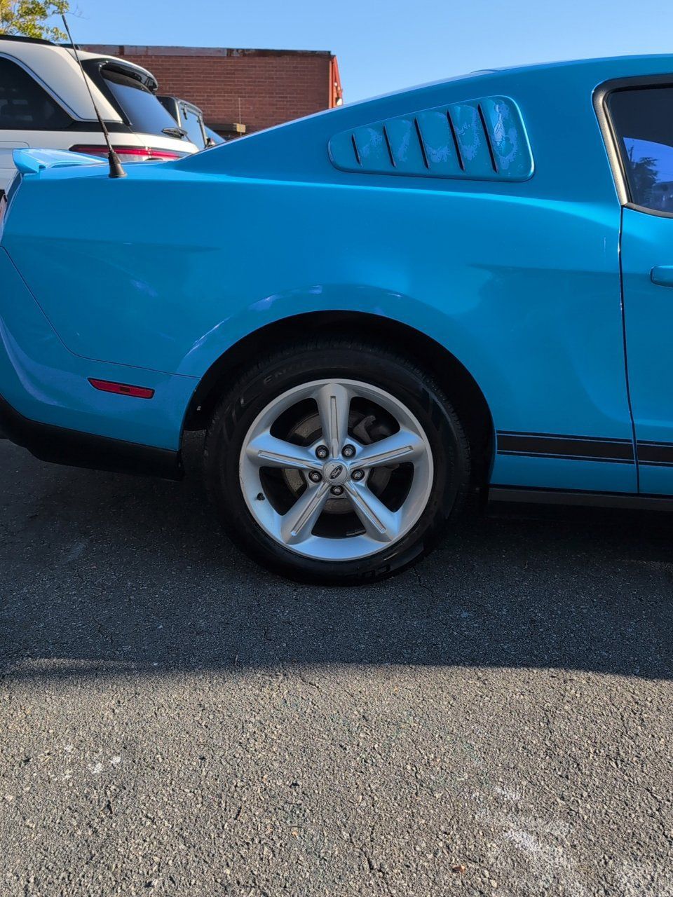 Used 2010 Ford Mustang GT Premium RWD image 13