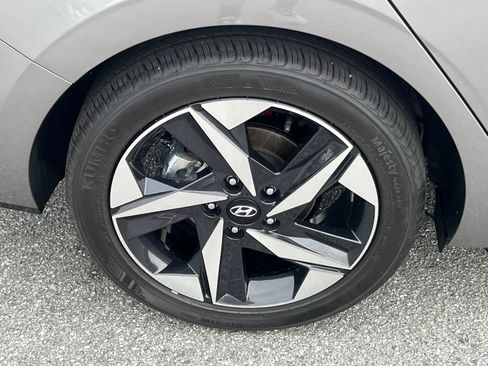 Certified 2023 Hyundai Elantra Limited FWD image 18