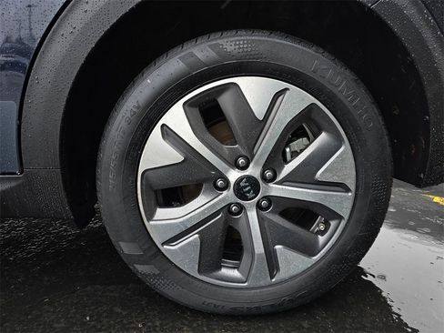 Used 2020 Kia Niro EX Premium w/ Cold Weather Package image 6