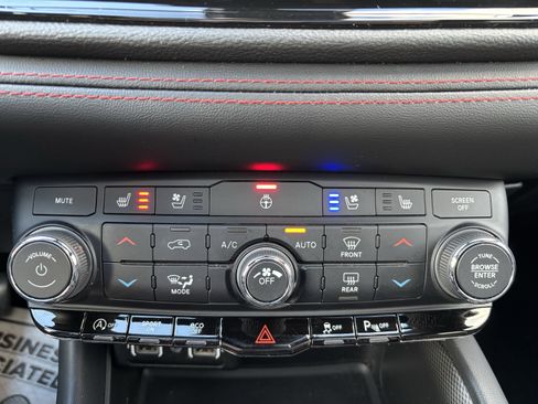 Used 2024 Dodge Durango GT image 33