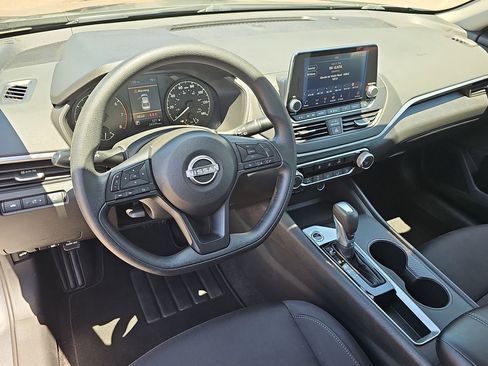 Certified 2025 Nissan Altima 2.5 S FWD image 15