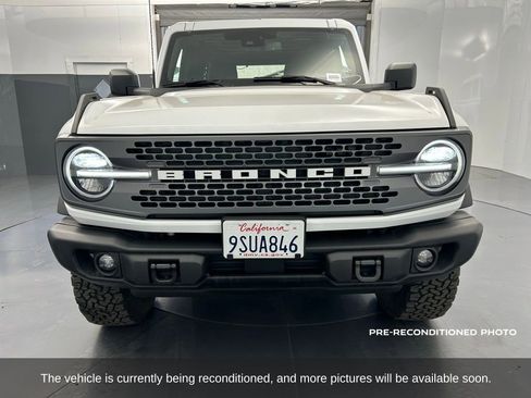 Used 2025 Ford Bronco Badlands image 9