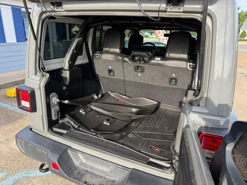 Used 2020 Jeep Wrangler Unlimited Sahara w/ Cold Weather Group AWD/4WD image 20