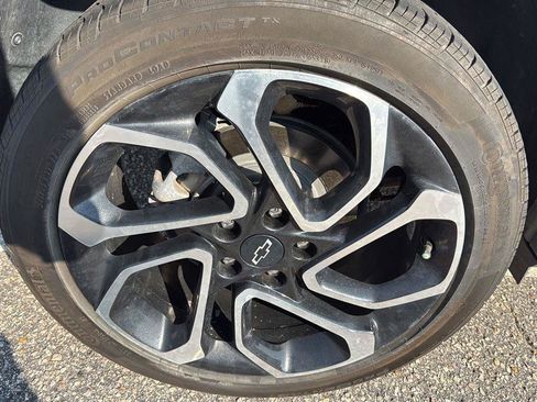 Used 2024 Chevrolet Trax RS w/ Sunroof Package FWD image 22