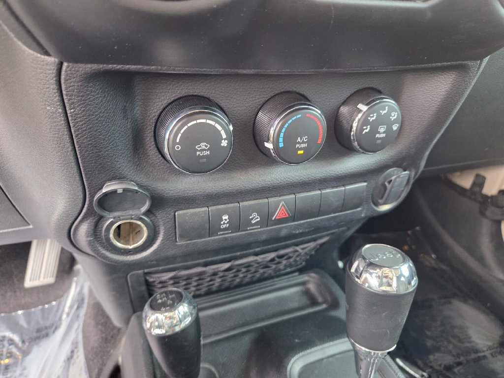 Used 2018 Jeep Wrangler Sport w/ Connectivity Group AWD/4WD image 23