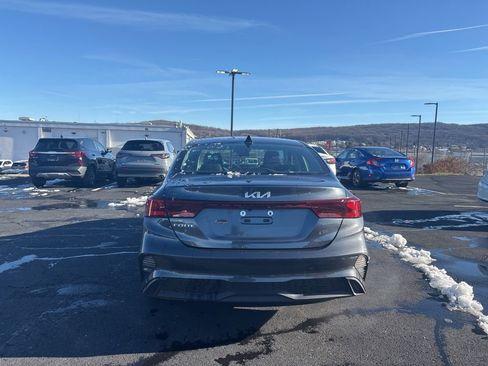 Certified 2023 Kia Forte LXS image 4