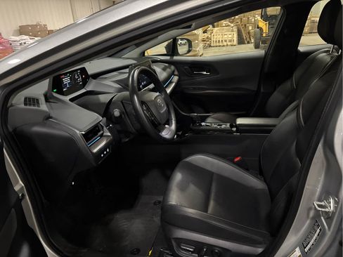 Used 2025 Toyota Prius XLE FWD image 9