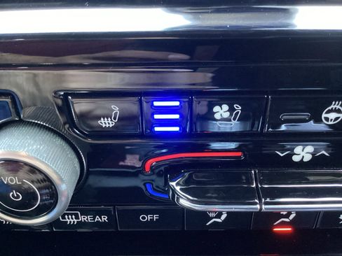 Used 2023 Jeep Grand Cherokee Overland w/ Advanced Protech Group III image 30