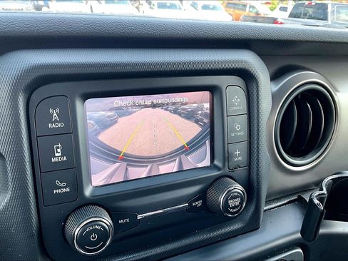 Used 2020 Jeep Wrangler Sport AWD/4WD image 18