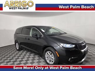 Used 2023 Chrysler Pacifica Touring-L FWD video 1