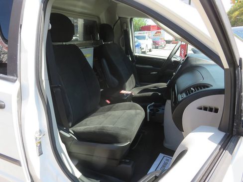 Used 2013 RAM C/V Tradesman FWD image 17
