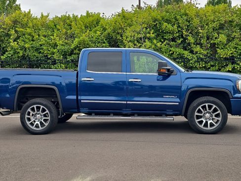 Used 2016 GMC Sierra 1500 Denali w/ Enhanced Driver Alert Package AWD/4WD image 3