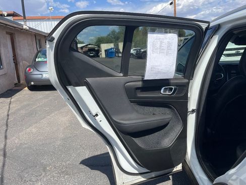 Used 2023 Volvo XC40 B5 Plus AWD/4WD image 14