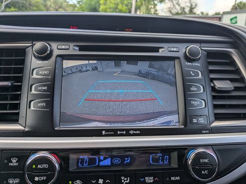 Used 2018 Toyota Highlander SE AWD/4WD image 21