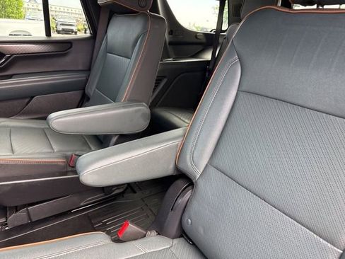 Used 2025 GMC Yukon AT4 AWD/4WD image 12