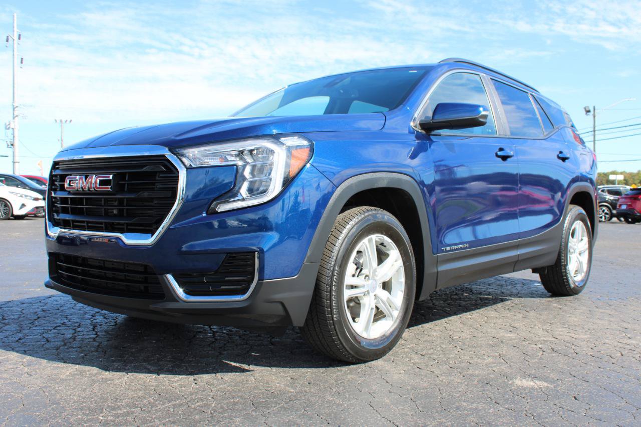 Used 2023 GMC Terrain SLE w/ Driver Convenience Package AWD/4WD image 14