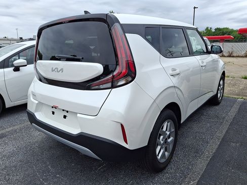 Used 2025 Kia Soul LX FWD image 10