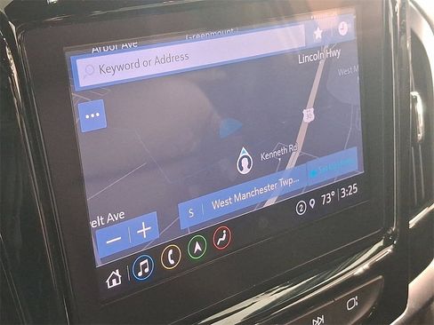 Used 2022 Chevrolet Traverse LT w/ LT Premium Package image 3