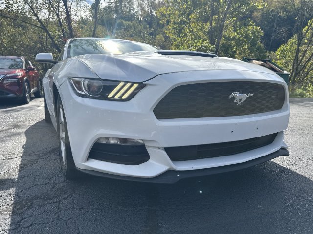 Used 2017 Ford Mustang Coupe RWD image 18