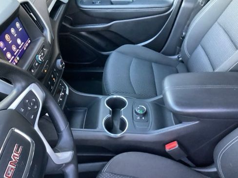 Used 2024 GMC Terrain SLE image 25