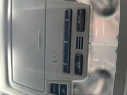 Used 2017 Toyota Highlander XLE AWD/4WD image 12