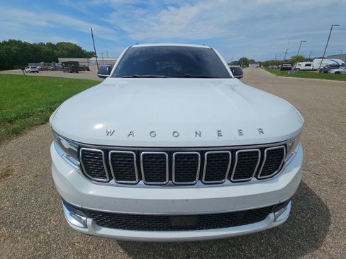 Used 2023 Jeep Wagoneer L Series II AWD/4WD image 9