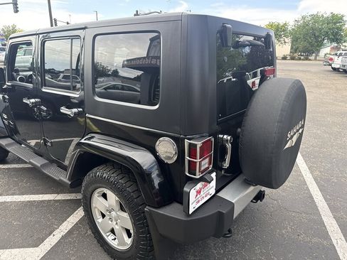 Used 2010 Jeep Wrangler Unlimited Sahara AWD/4WD image 7