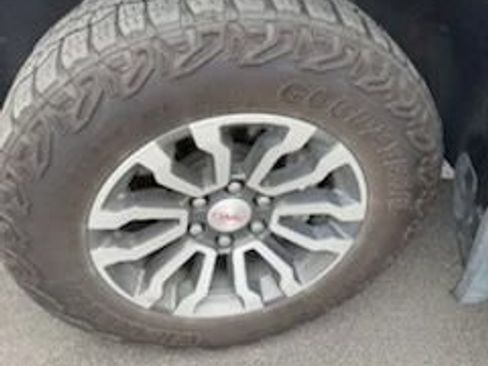 Used 2023 GMC Sierra 1500 AT4 w/ AT4 Premium Package AWD/4WD image 12