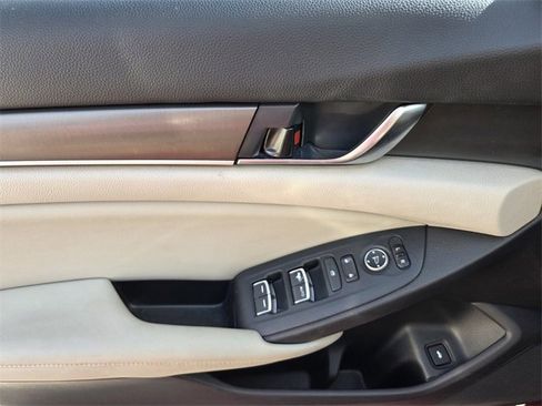Used 2018 Honda Accord LX image 19