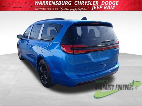 New 2026 Chrysler Pacifica Select image 6
