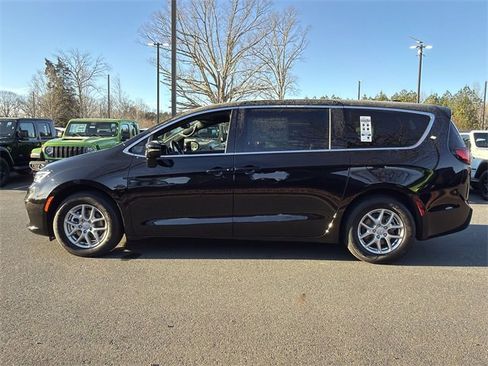 New 2026 Chrysler Pacifica Select image 10