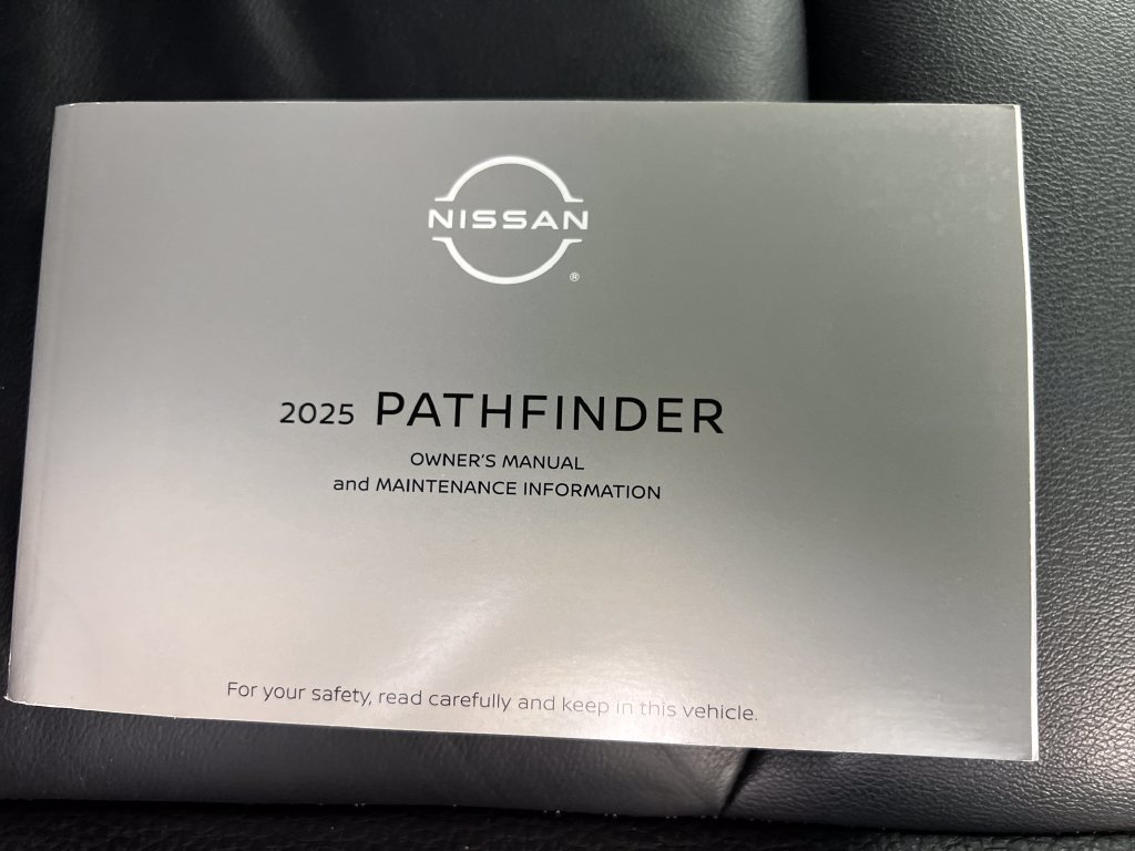 Used 2025 Nissan Pathfinder SL AWD/4WD image 33