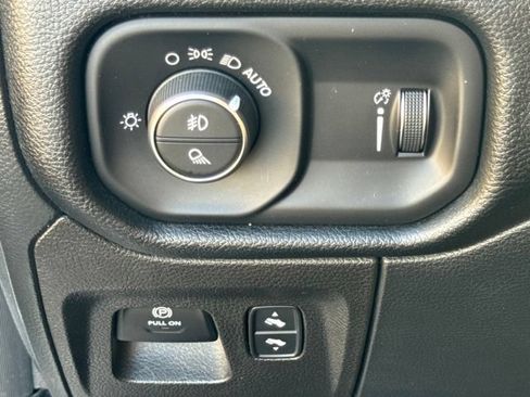 Used 2022 RAM 1500 Big Horn RWD image 42