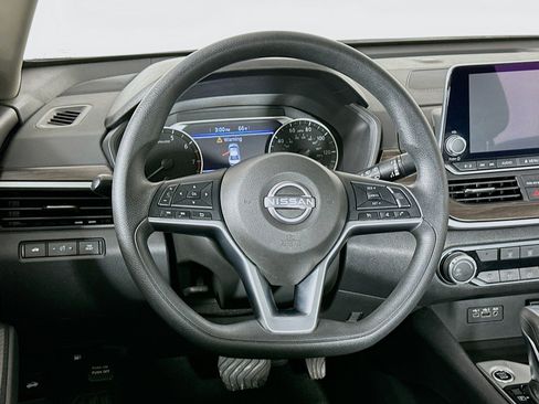 Used 2024 Nissan Altima 2.5 SV image 18