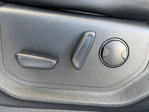 Used 2020 Ford F150 Lariat RWD image 14