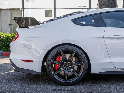 Used 2022 Ford Mustang Shelby GT500 w/ Carbon Fiber Track Pack image 10
