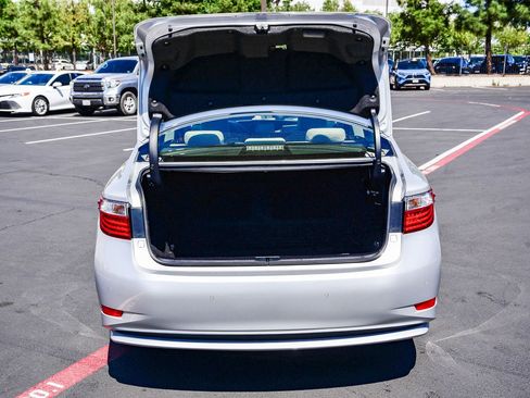 Used 2014 Lexus ES 300h w/ Luxury Package w/Bamboo Trim image 31