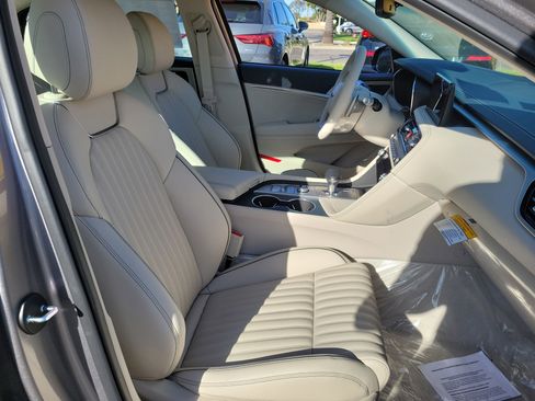 New 2026 Genesis G70 2.5T Prestige image 12