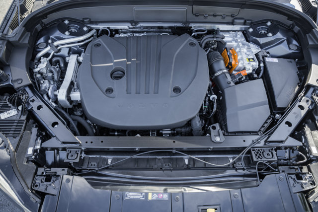 New 2027 Volvo XC60 T8 Plus AWD/4WD image 19