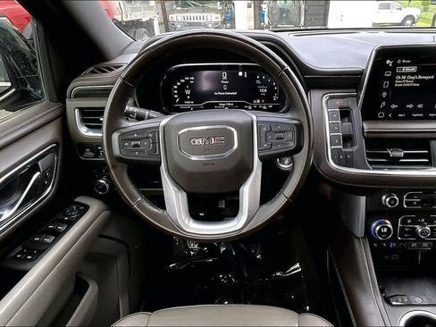 Used 2023 GMC Yukon SLT AWD/4WD image 10