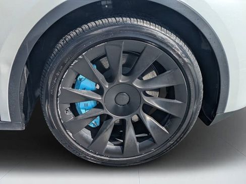 Used 2023 Tesla Model Y Long Range image 9