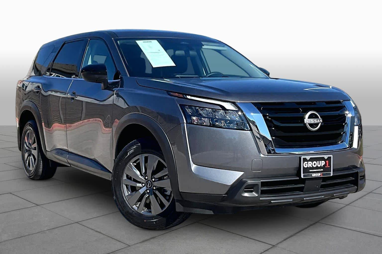 Certified 2025 Nissan Pathfinder S FWD image 3