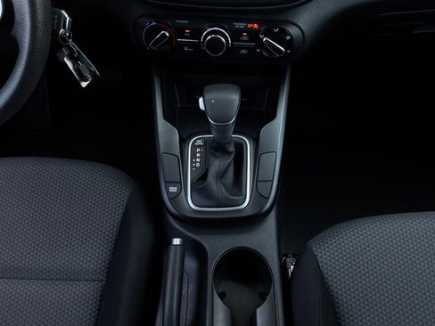 Used 2025 Kia Soul LX w/ LX Technology Package FWD image 13