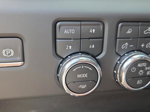 Used 2026 GMC Sierra 2500 AT4 w/ AT4 Premium Plus Package AWD/4WD image 25
