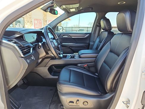 Used 2024 GMC Acadia Elevation image 11