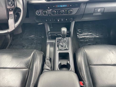 Used 2021 Toyota Tacoma TRD Off-Road w/ TRD Premium Off Road Package AWD/4WD image 18