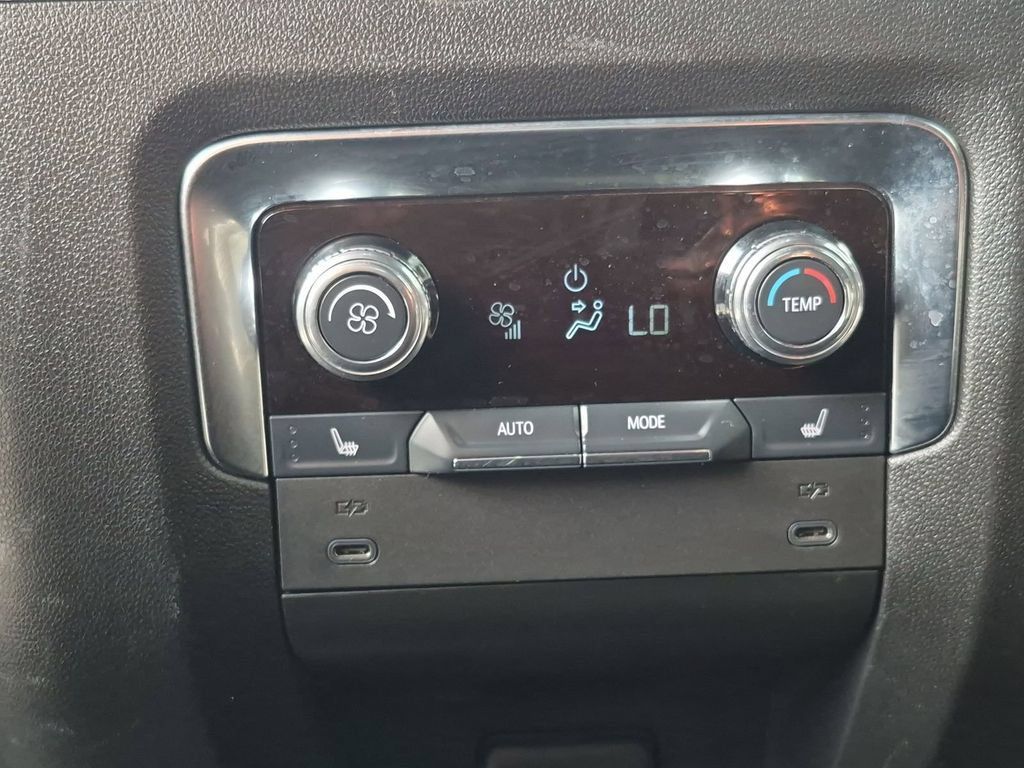 Used 2025 GMC Yukon Denali AWD/4WD image 14