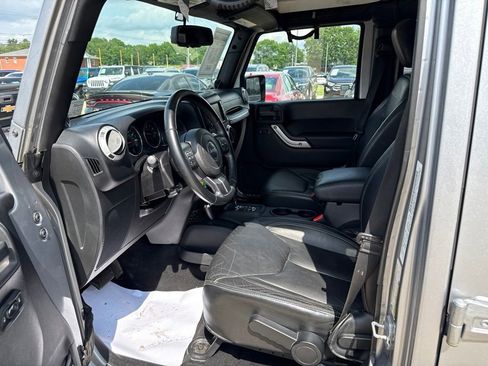 Used 2013 Jeep Wrangler Unlimited Sahara w/ Connectivity Group AWD/4WD image 24
